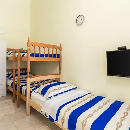 Apartman Cozy In With Kitchen Košljun