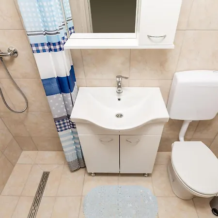 Cozy In With Kitchen Apartman