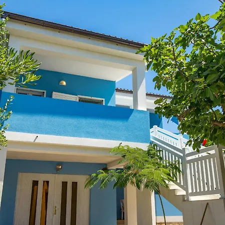Apartman Cozy In With Kitchen Košljun